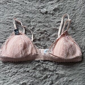 ⭐️⭐️⭐️NWOT Etam pink lace bra size 34A